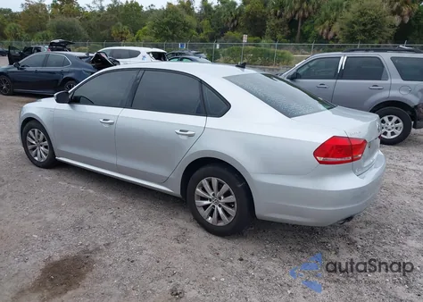 2015 Volkswagen Passat 1.8T Wolfsburg Edition из США, поврежденный, VIN 1VWAS7A31FC021234